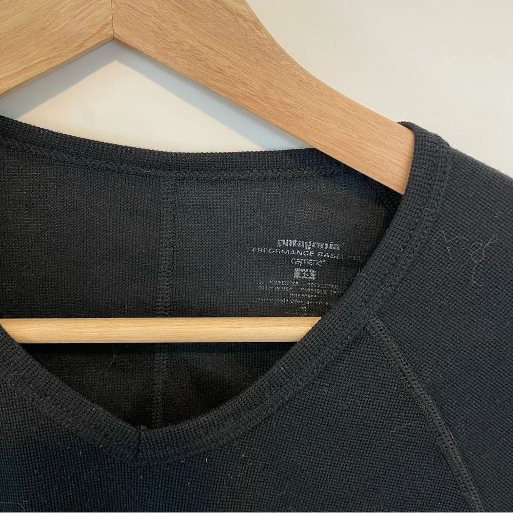 Patagonia Capilene Base Layer V-Neck Long‎ Sleeve Shirt Top Black Size XS - Picture 2 of 4